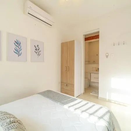 C1-12 - Acogedor Dentro De Murallas De Con Aire Acondicionado Y Agua Caliente